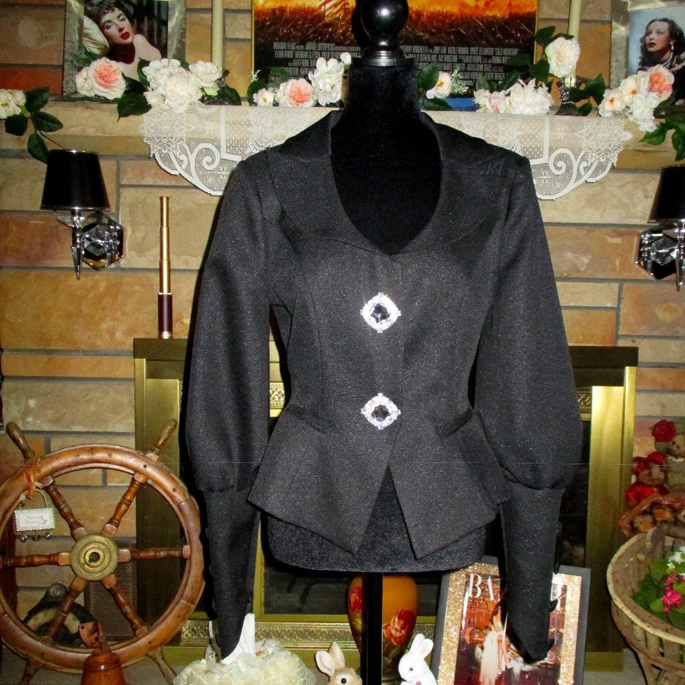 Nana Jacqueline Annica Blazer